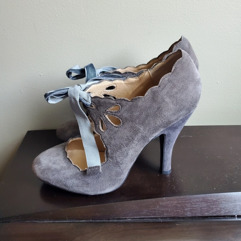 Mojo moxy vintage style pumps